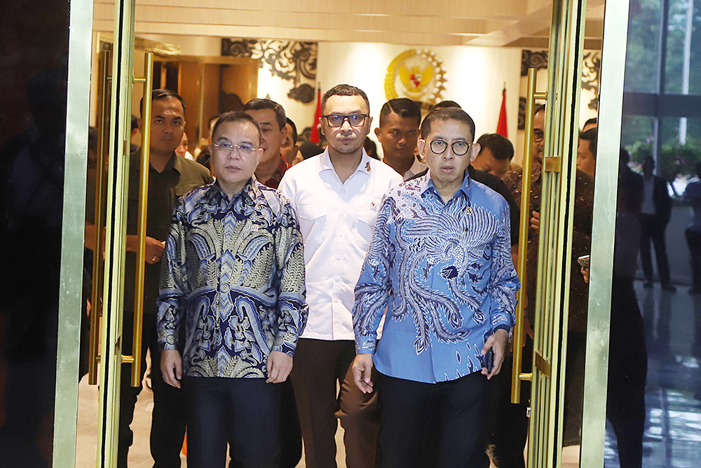 Wakil Ketua DPR RI, Sufmi Dasco Ahmad menerima 4 menteri dan tim produksi pembuat film "Woman From Rote Island" di ruang delegasi, Kompleks Parlemen, Jakarta. (BeritaNasional/Elvis sendouw)