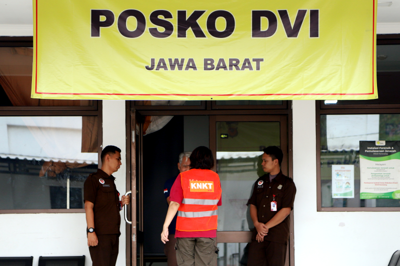 DVI buka posko pengaduan orang hilang di RSUD Karawang.  (BeritaNasional/Elvis Sendouw)