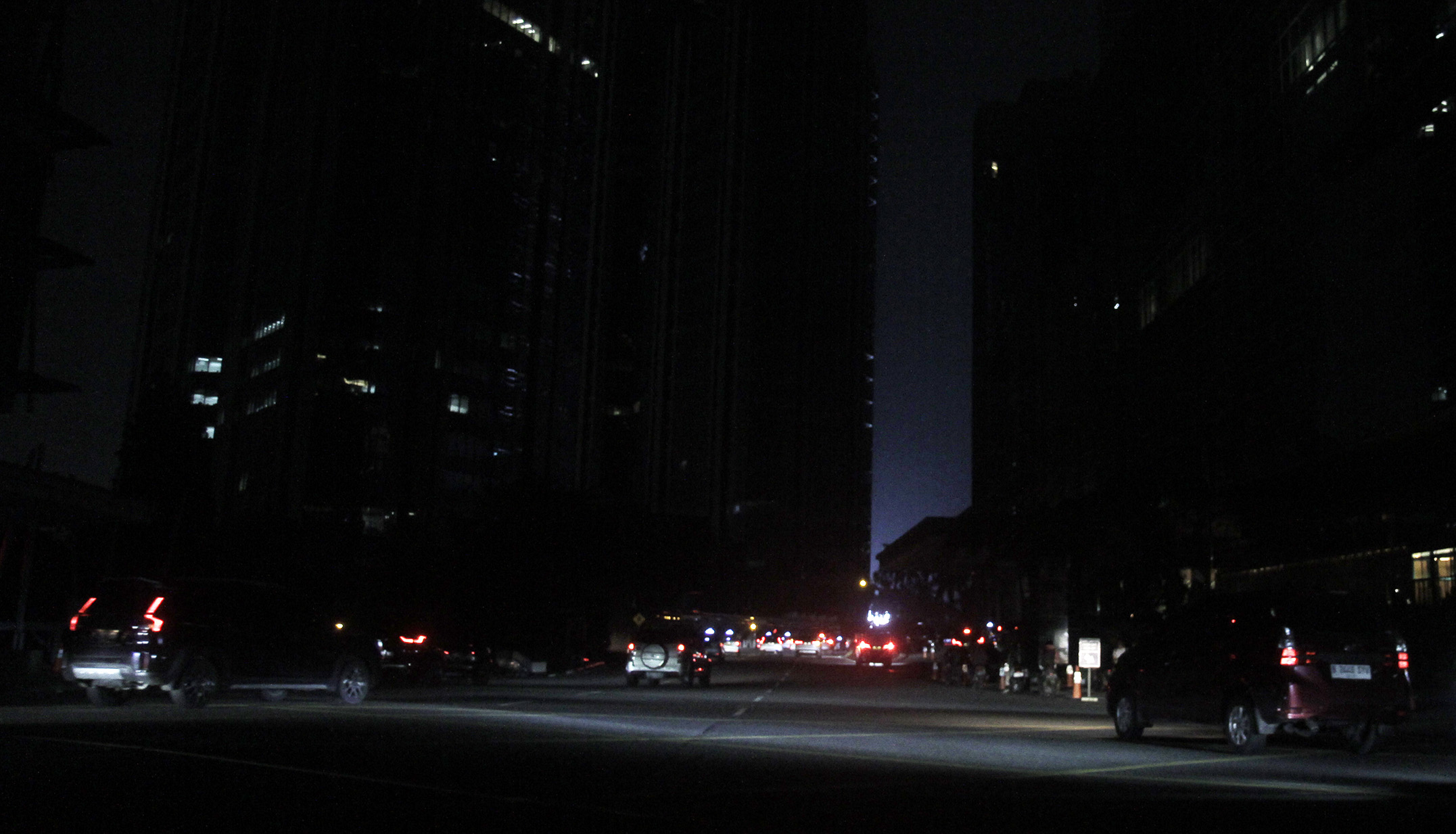 Suasana kawasan Sudirman Central Business District (SCBD) saat Earth Hour di Jakarta, Sabtu (23/3/2024).(Indonesiaglobe/Oke Atmaja)