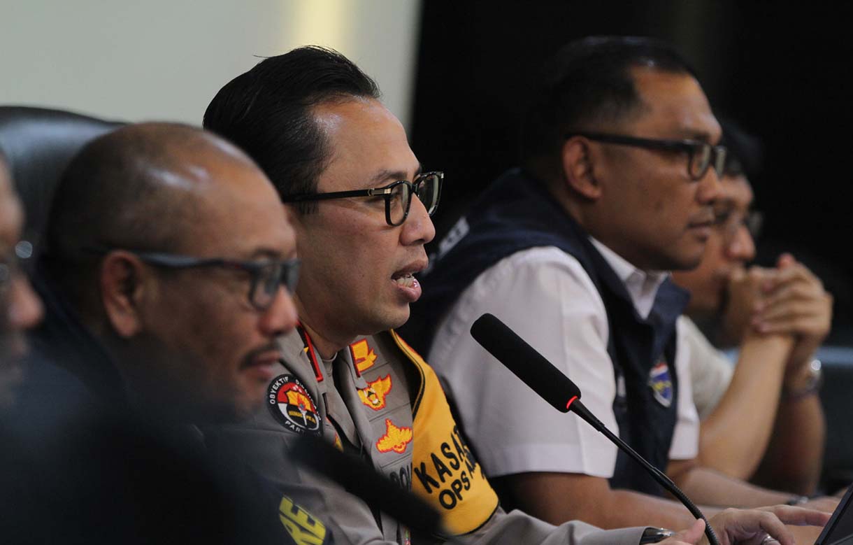 Eko dan Bima ditunjukkan petugas saat konferensi pers di Polda Metro Jaya, Jakarta, Kamis (18/9/2025).  (Beritanasional.com/Oke Atmaja)