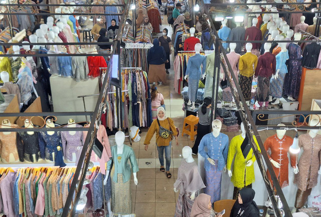 Suasana di Terminal Blok M, Jakarta,Minggu (21/7/2024). (BeritaNasional.com/Oke Atmaja)