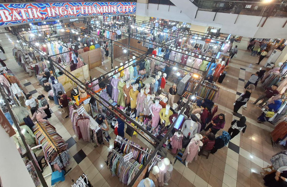 Suasana di Terminal Blok M, Jakarta,Minggu (21/7/2024). (BeritaNasional.com/Oke Atmaja)