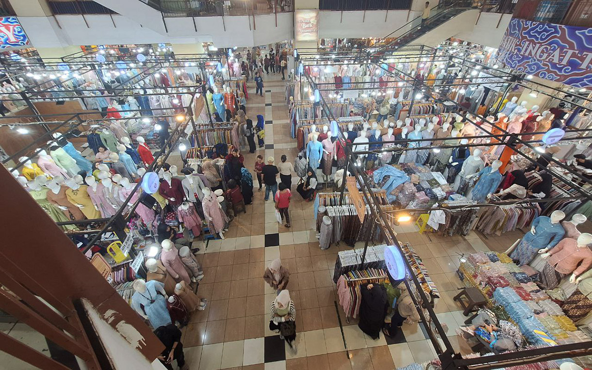 Suasana di Terminal Blok M, Jakarta,Minggu (21/7/2024). (BeritaNasional.com/Oke Atmaja)