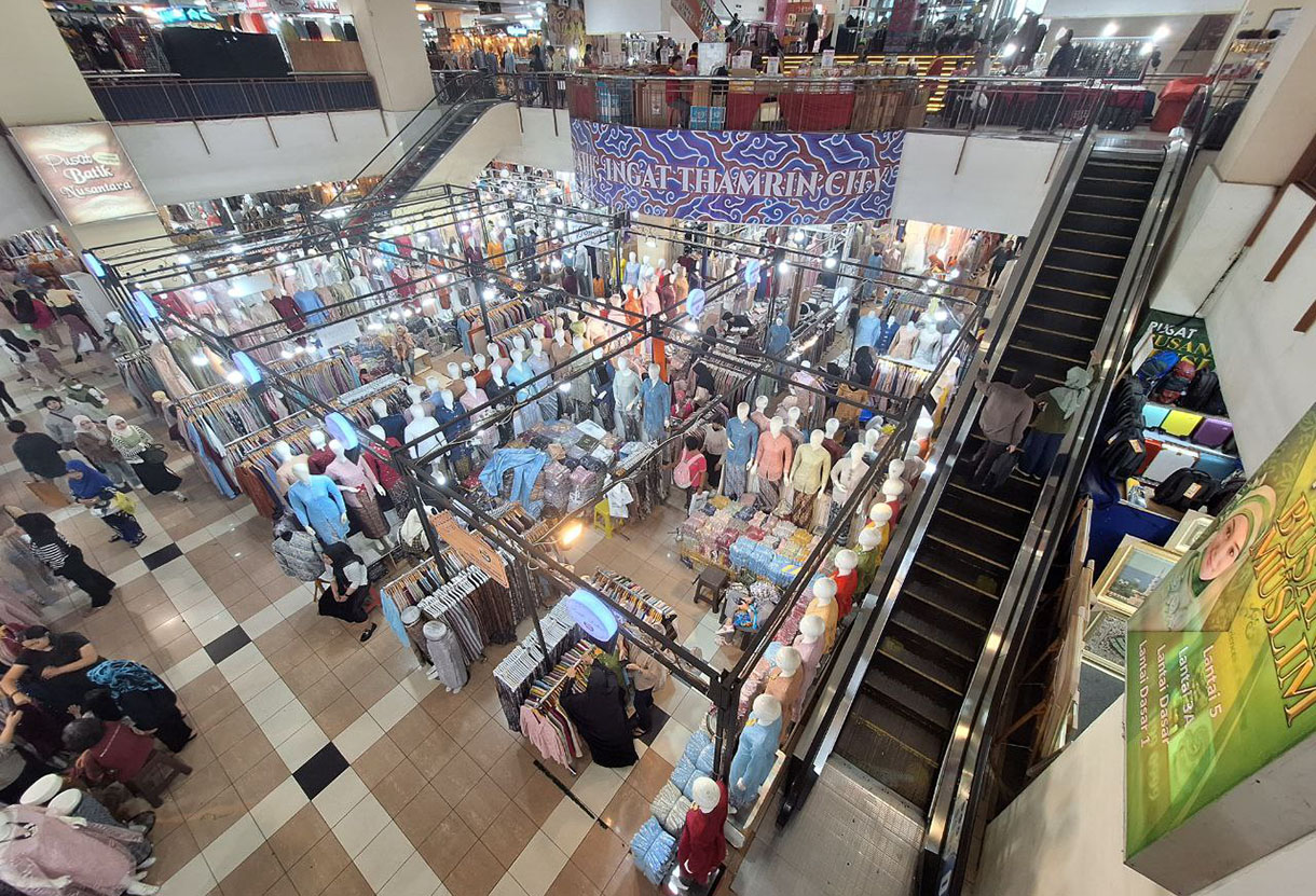 Suasana di Terminal Blok M, Jakarta,Minggu (21/7/2024). (BeritaNasional.com/Oke Atmaja)