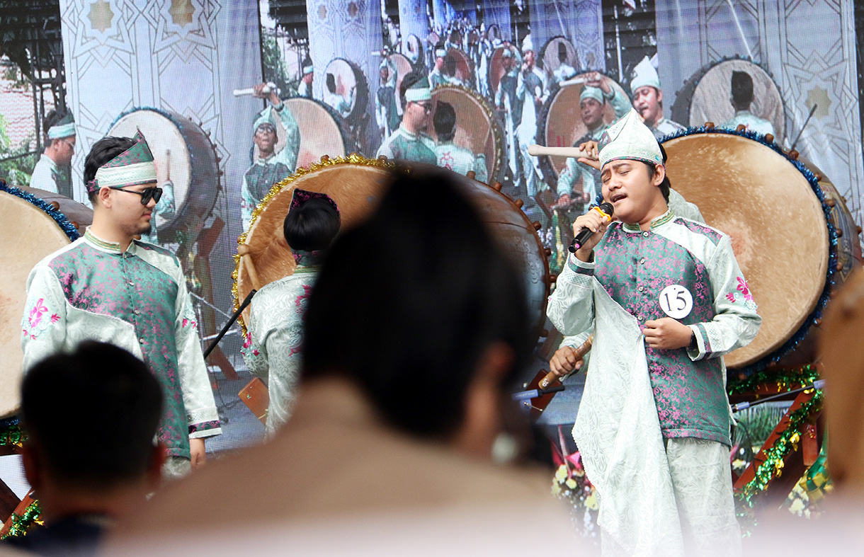 Peserta menampilkan atraksi dalam Festival Bedug 2026 di Masjid Sunda Kelapa,Jakarta Selasa (24/2/2026). (Beritanasional.com/Oke Atmaja)