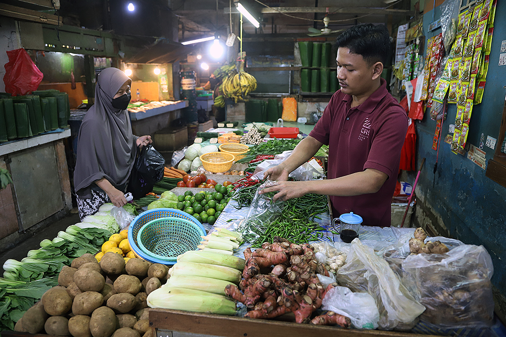 Suasana jual beli bahan pangan di pasar Agung Depok. (BeritaNasional/Elvis Sendouw)