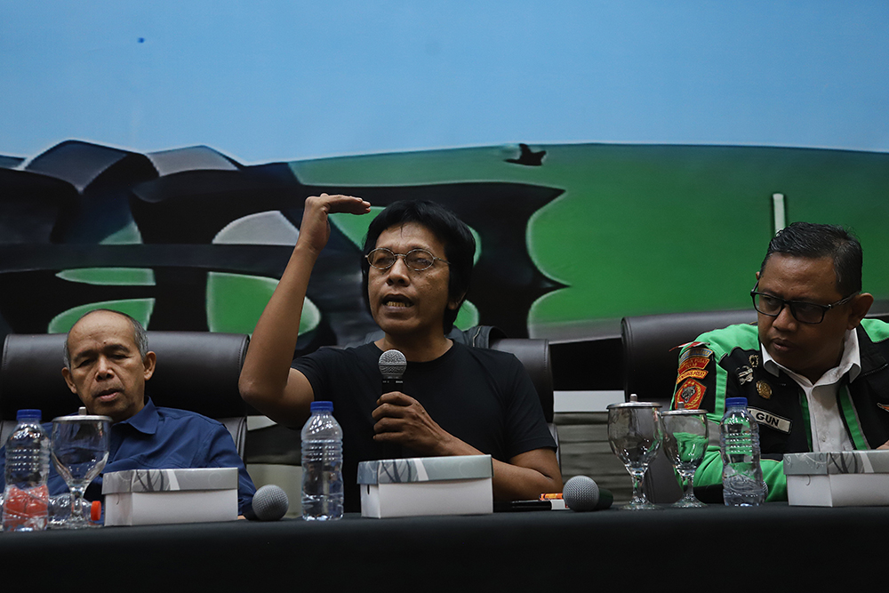 Forum Legislasi Tema: “Efisiensi RUU Transportasi Online " Biro Pemberitaan DPR RI menggelar Forum Legislasi dengan tema: “Efisiensi RUU Transportasi Online " di Ruang PPIP Gedung Nusantara I DPR RI, Senayan Jakarta. (BeritaNasional/Elvis Sendouw)