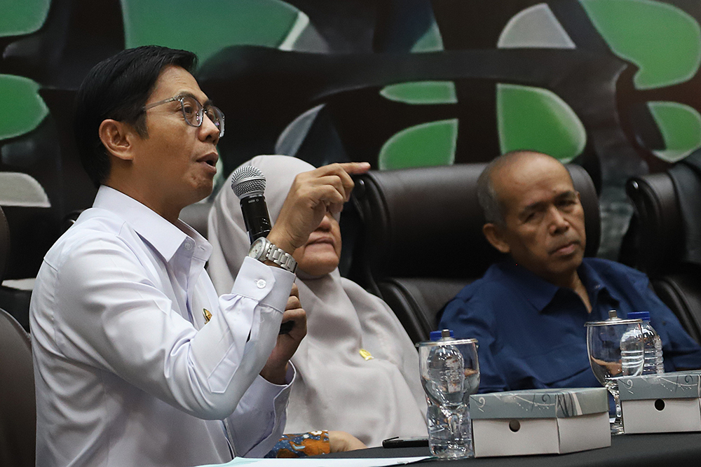 Forum Legislasi Tema: “Efisiensi RUU Transportasi Online " Biro Pemberitaan DPR RI menggelar Forum Legislasi dengan tema: “Efisiensi RUU Transportasi Online " di Ruang PPIP Gedung Nusantara I DPR RI, Senayan Jakarta. (BeritaNasional/Elvis Sendouw)