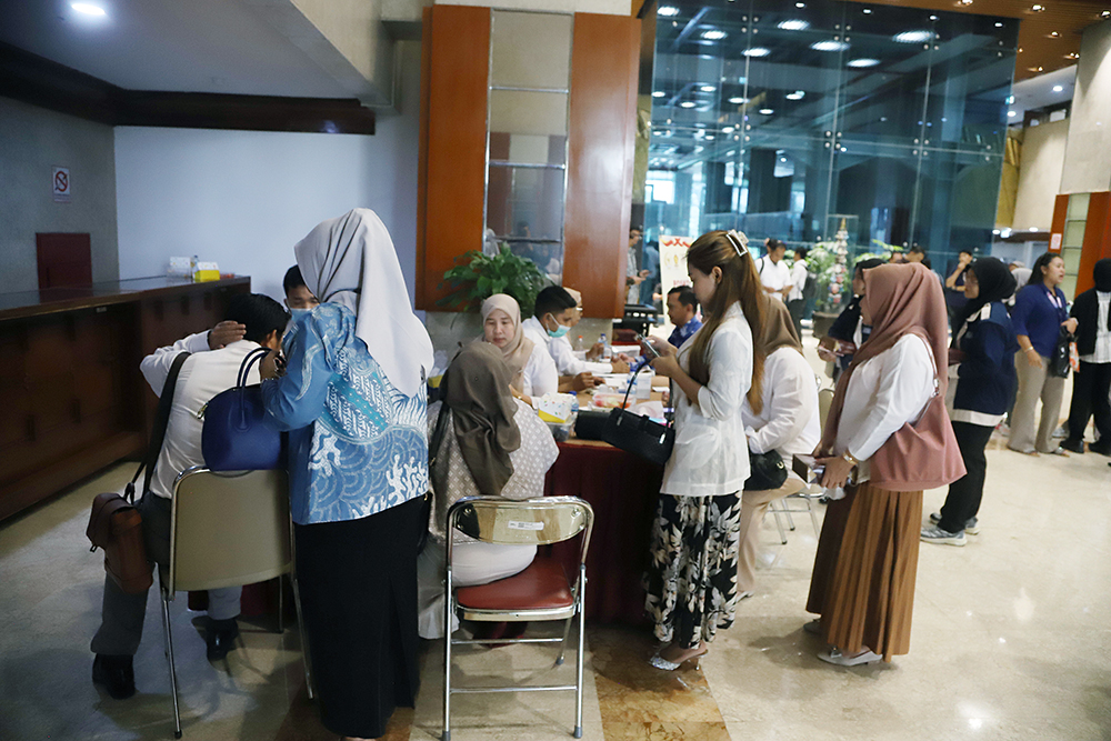 Fraksi Gerindra Gelar Layanan Kesehatan Gratis Bagi Staf dan Anggota Dewan di DPR Staf dan anggota menerima layanan kesehatan gratis yang digelar oleh fraksi Gerindra di DPR. (BeritaNasional/Elvis Sendouw)