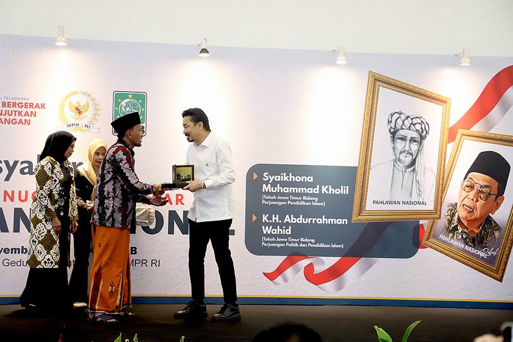 Tasyakuran penganugerahan gelar Pahlawan Nasional kepada dua tokoh besar bangsa yakni Syaikhona Muhammad Kholil Bangkalan dan KH Abdurrahman Wahid (Gus Dur). (BeritaNasional/Elvis Sendouw)