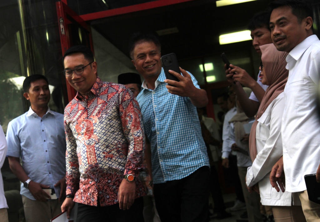 Bakal cagub dan cawagub Jakarta Ridwan Kamil-Suswono menunjukan surat rekomendasi di Kantor DPP Gerindra, Jakarta, Jumat (23/8/2024). (Berita Nasional.com/Oke Atmaja)