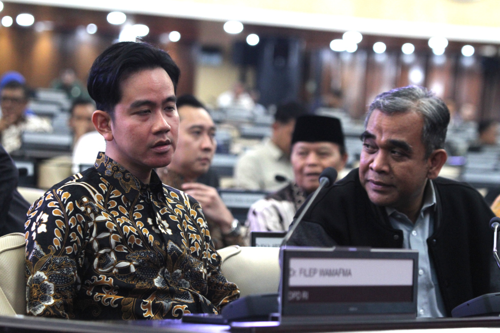 Wakil Presiden Terpilih Gibran Rakabuming Raka menghadiri geladi bersih pelantikan Presiden-Wakil Presiden Terpilih di kompleks parlemen, Senayan, Jakarta, Sabtu (19/10/2024).  (Beritanasional.com/Oke Atmaja)