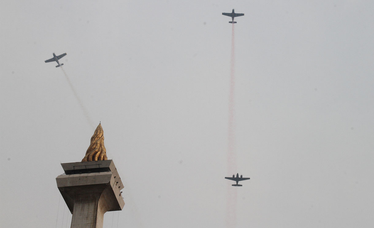 Prajurit TNI melakukan gladi bersih upacara menjelang peringatan Hari Ulang Tahun (HUT) ke-79 TNI di kawasan Monas, Jakarta, Kamis (3/10/2024). (BeritaNasional.com/Oke Atmaja)