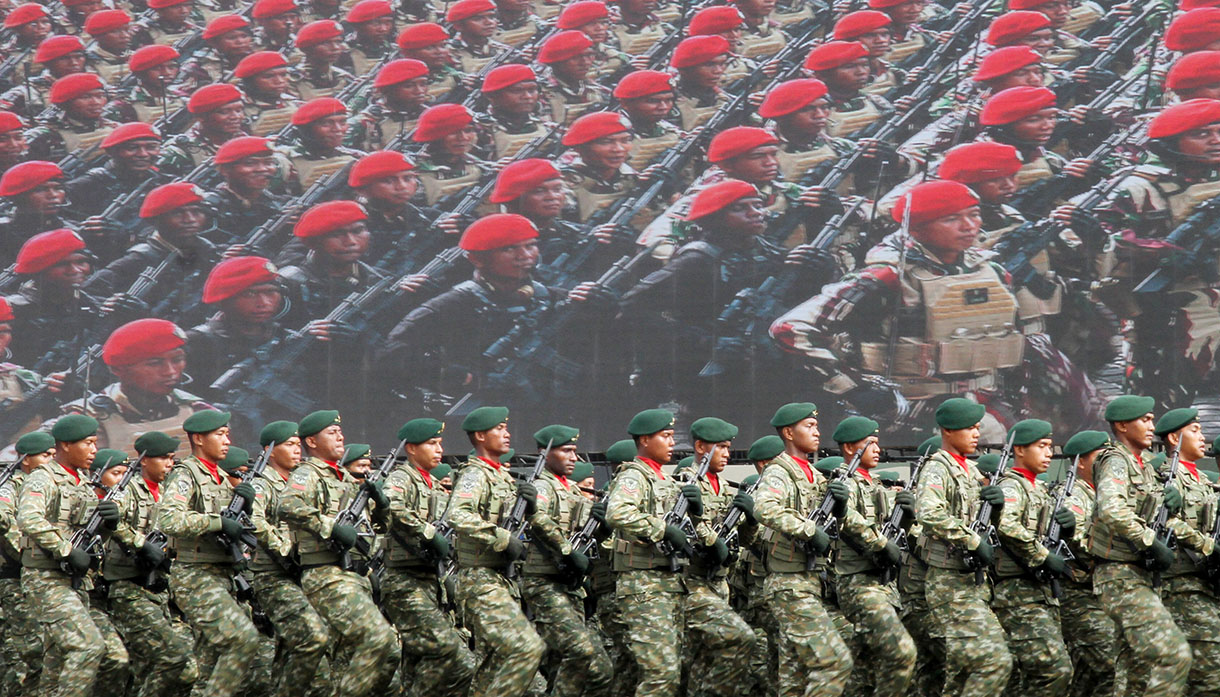 Prajurit TNI melakukan gladi bersih upacara menjelang peringatan Hari Ulang Tahun (HUT) ke-79 TNI di kawasan Monas, Jakarta, Kamis (3/10/2024). (BeritaNasional.com/Oke Atmaja)