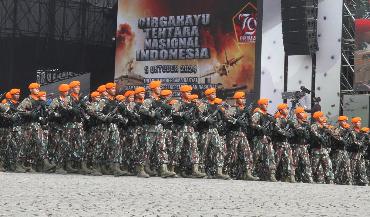 Prajurit TNI melakukan gladi bersih upacara menjelang peringatan Hari Ulang Tahun (HUT) ke-79 TNI di kawasan Monas, Jakarta, Kamis (3/10/2024). (BeritaNasional.com/Oke Atmaja)