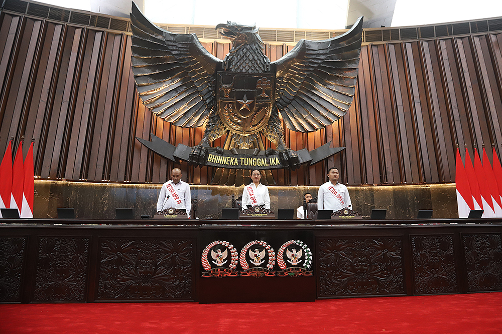 Gladi bersih persiapan Sidang Tahunan MPR RI 2025 Tim peraga melakukan gladi bersih persiapan Sidang Tahunan MPR 2025. (BeritaNasional/Elvis Sendouw)