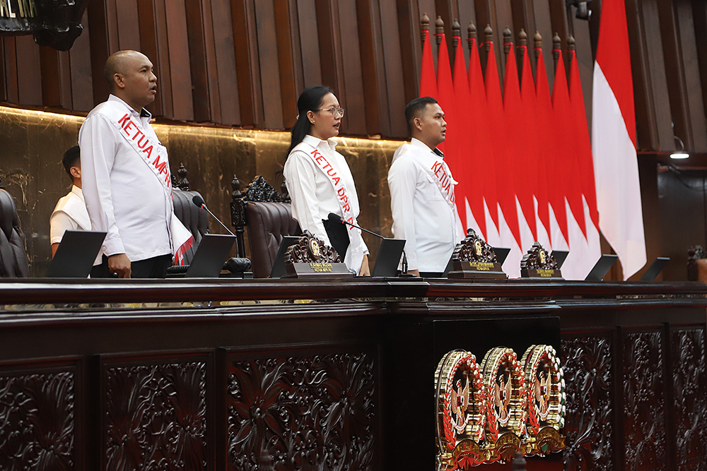 Gladi bersih persiapan Sidang Tahunan MPR RI 2025 Tim peraga melakukan gladi bersih persiapan Sidang Tahunan MPR 2025. (BeritaNasional/Elvis Sendouw)