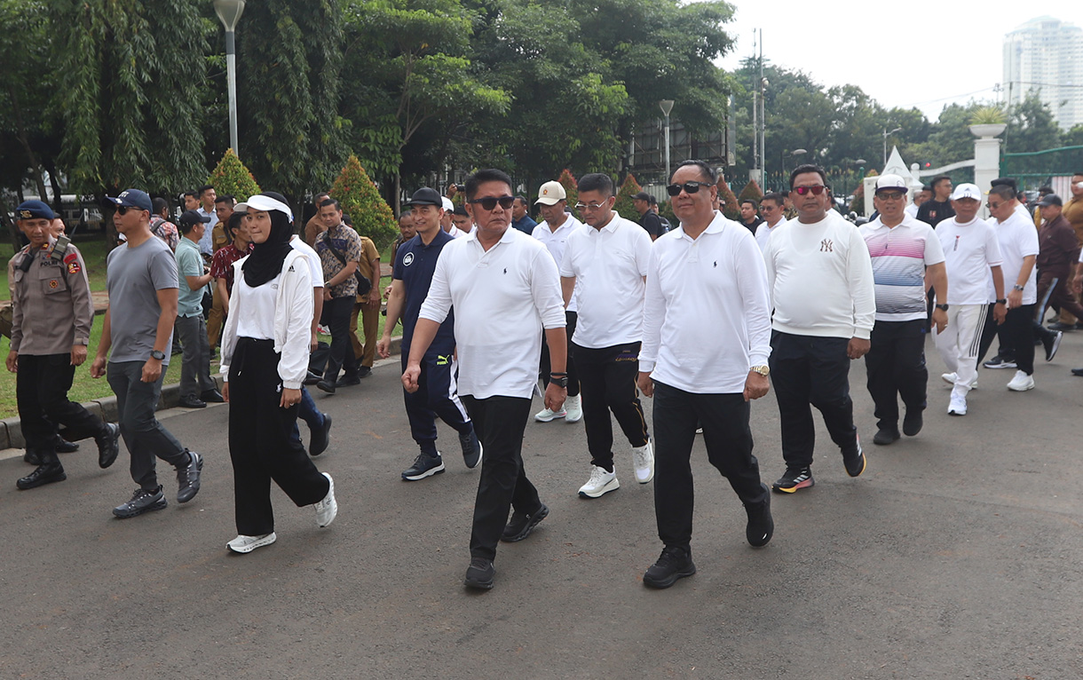 Sejumlah kepala daerah terpilih mengikuti pengarahan dan gladi pelantikan kepala daerah di kawasan Monas, Jakarta, Selasa (18/2/2025).  (Beritanasional.com/Oke Atmaja)