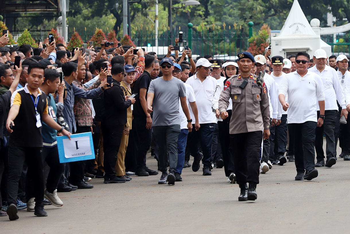 Sejumlah kepala daerah terpilih mengikuti pengarahan dan gladi pelantikan kepala daerah di kawasan Monas, Jakarta, Selasa (18/2/2025).  (Beritanasional.com/Oke Atmaja)