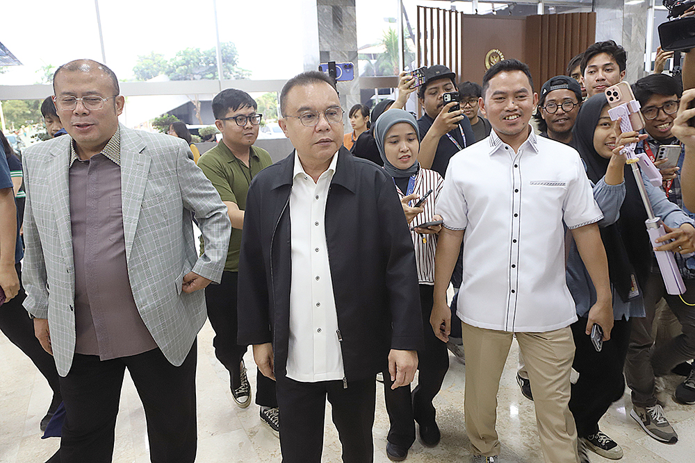 Pimpinan DPR beriketerangan kepada wartawan terkait penurunan potongan komisi layanan ojek online. (BeritaNasional/Elvis Sendouw)