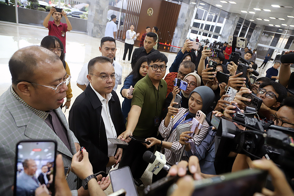Pimpinan DPR beriketerangan kepada wartawan terkait penurunan potongan komisi layanan ojek online. (BeritaNasional/Elvis Sendouw)