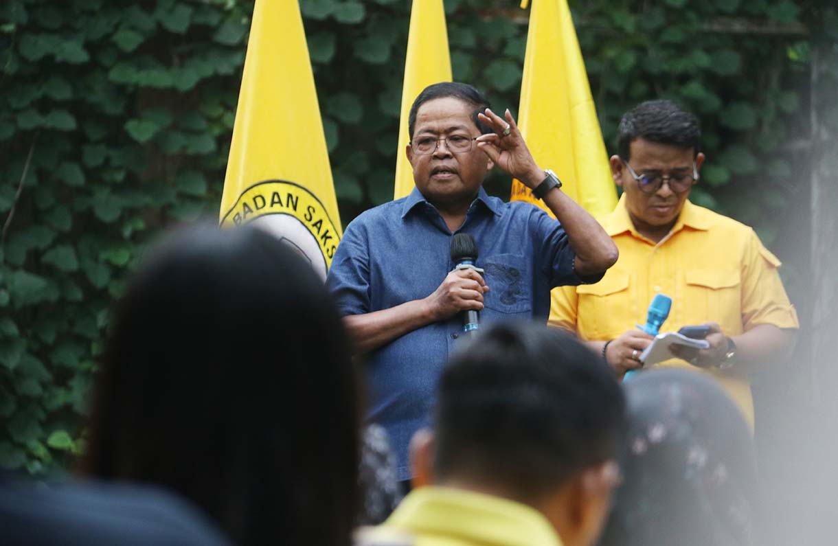 Wakil Ketua DPP Golkar, Idrus Marham (kanan) bersama Wakil Ketua Baleg DPR RI Ahmad Doli Kurnia saat menghadiri kegiatan Pengajian Ideologi Kebangsaan 4 (PIK-4) dalam rangka menyambut Hari Lahir Pancasila 2026 di Halaman Kantor Golkar DPD Golkar DKI Jakarta, Senin (1/6/2026).  (Beritanasional.com/Oke Atmaja)