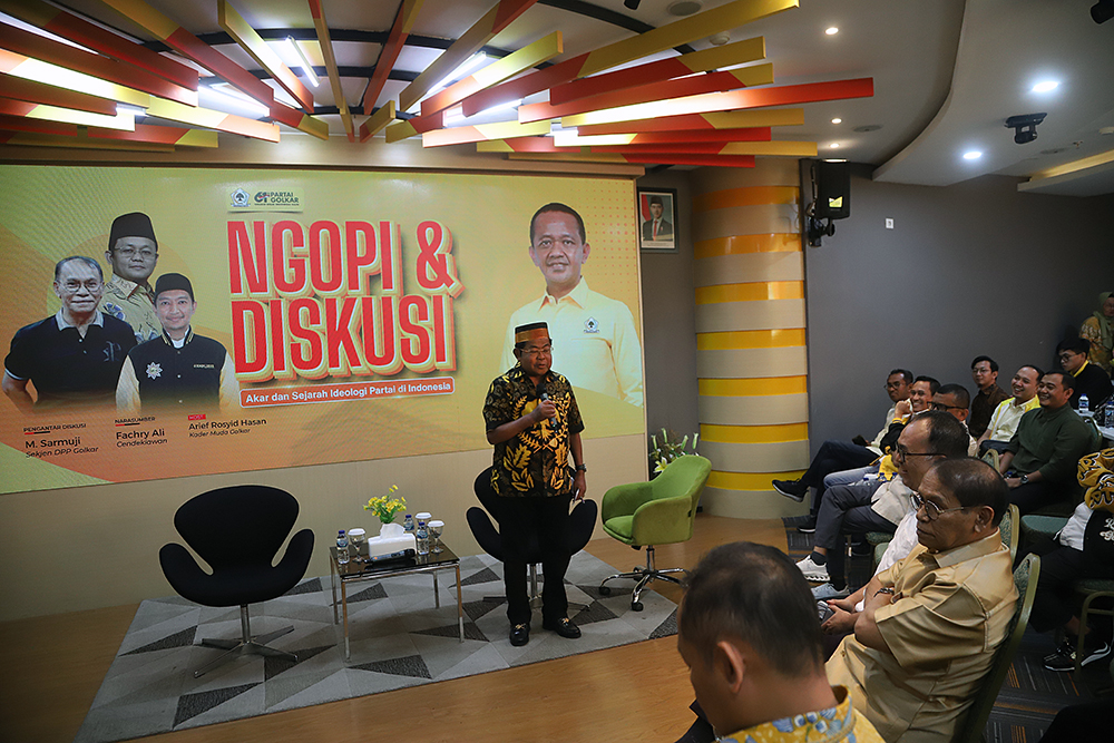Partai Golkar menggelar "Ngopi & Diskusi" membahas Akar dan Sejarah Ideologi Partai di Idonesia. (Beritanasional/Elvis Sendouw)