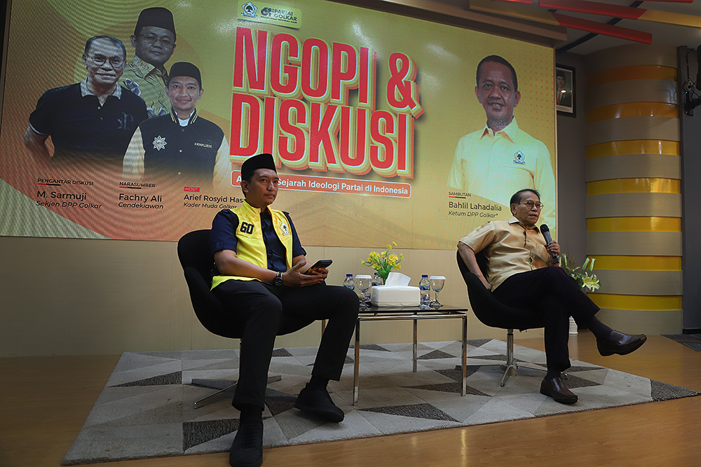 Partai Golkar menggelar "Ngopi & Diskusi" membahas Akar dan Sejarah Ideologi Partai di Idonesia. (Beritanasional/Elvis Sendouw)