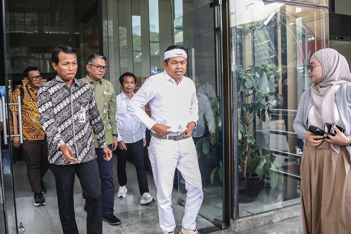 Gubernur Jawa Barat Dedi Mulyadi atau KDM usai melakukan audiensi di gedung Merah Putih KPK, Jakarta, Kamis (11/12/2025).(Beritanasional.com/Oke Atmaja)