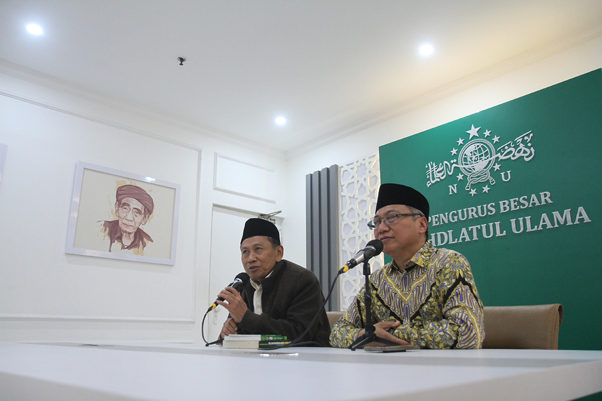 Mantan politikus Partai Kebangkitan Bangsa (PKB) Effendy Choirie atau Gus Choi menyampaikan keterangan di Kantor PBNU, Jakarta, Rabu (7/8/2024). (BeritaNasional.com/Oke Atmaja)