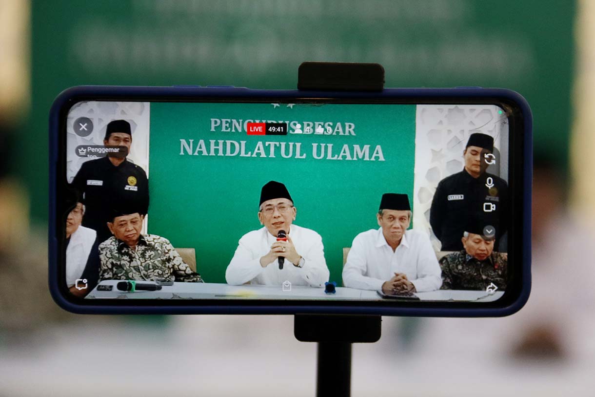 Ketua Umum Pengurus Besar Nahdlatul Ulama (PBNU) KH Yahya Cholil Staquf alias Gus Yahya (kiri) bersama Sekjen PBNU H. Amin Said Husni saat menyampaikan keterangan pers di Kantor PBNU, Jakarta, Rabu (3/12/2025).  (Beritanasional.com/Oke Atmaja)