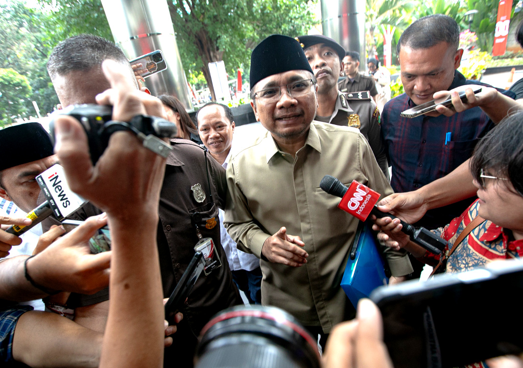 Gus Yaqut Diperiksa KPK Kasus Kouta Haji Mantan Menteri Agama, Yaqut Cholil Qoumas alias Gus Yaqut, memenuhi panggilan penyelidik Komisi Pemberantasan Korupsi (KPK), Jakarta, Kamis (7/8/2025). (Beritanasional.com/Oke Atmaja)