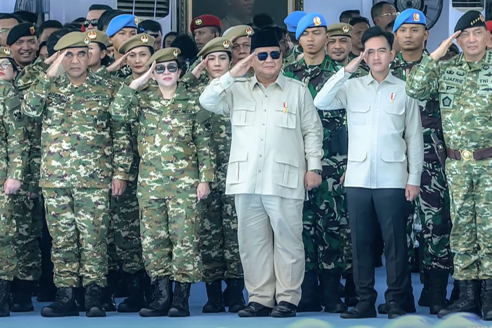 Hadiri Apel Gelar Pasukan dan Kehormatan Militer, Puan: Harap TNI Makin Solid Ketua DPR RI Puan Maharani, menghadiri Upacara Gelar Pasukan Operasional dan Kehormatan Militer tahun 2025. (BeritaNasional/Elvis Sendouw/Ist)