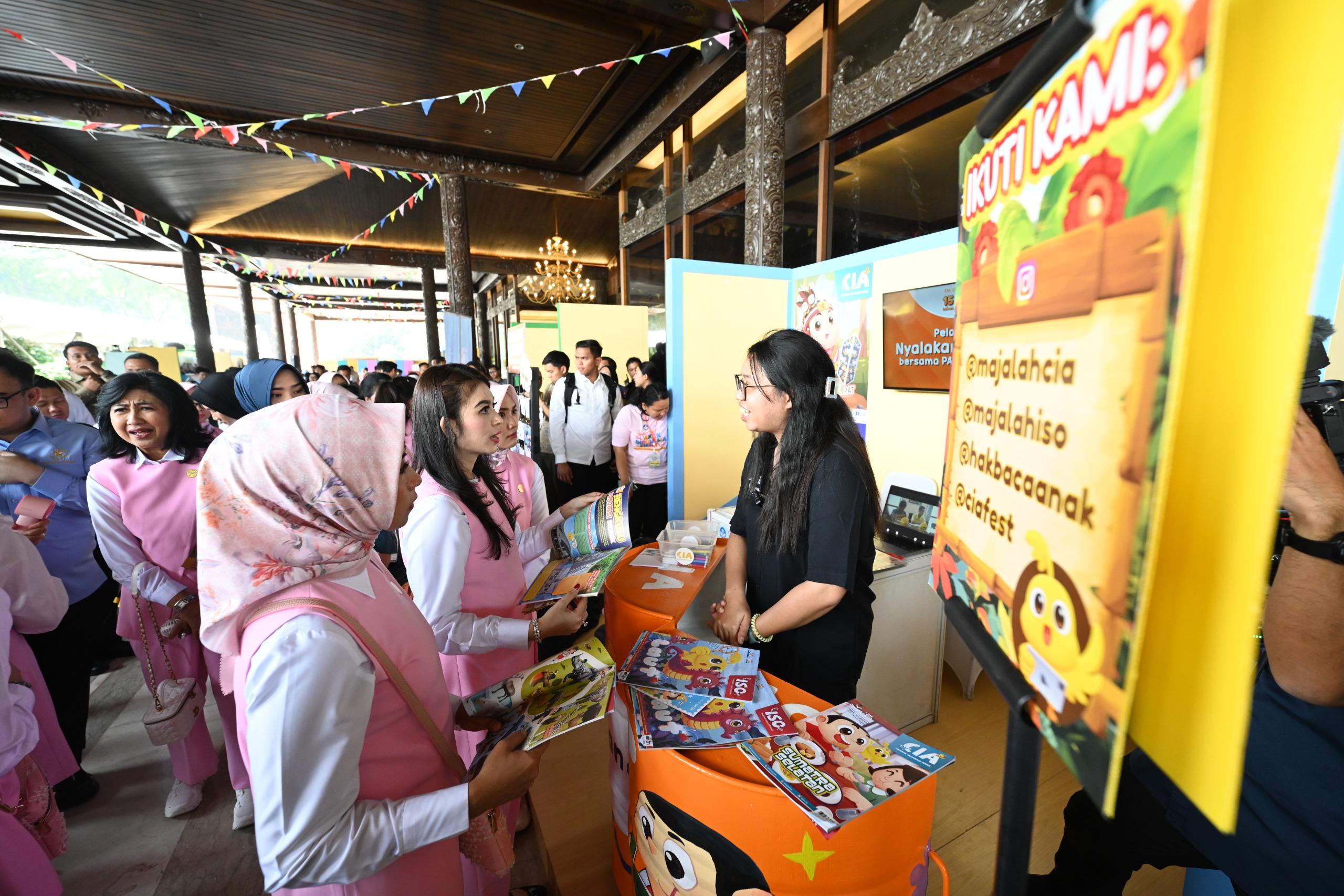 Hadiri Festival Anak Indonesia Hebat 2025, Ibu Selvi Ajak Orang Tua Ciptakan Ruang Aman dan Nyaman Bagi Anak Ibu Selvi Gibran Rakabuming menghadiri acara Festival Anak Indonesia Hebat Tahun 2025 di Gedung Sasono Utomo Taman Mini Indonesia Indah. (BeritaNasional/Elvis Sendouw/HO Setwapres)