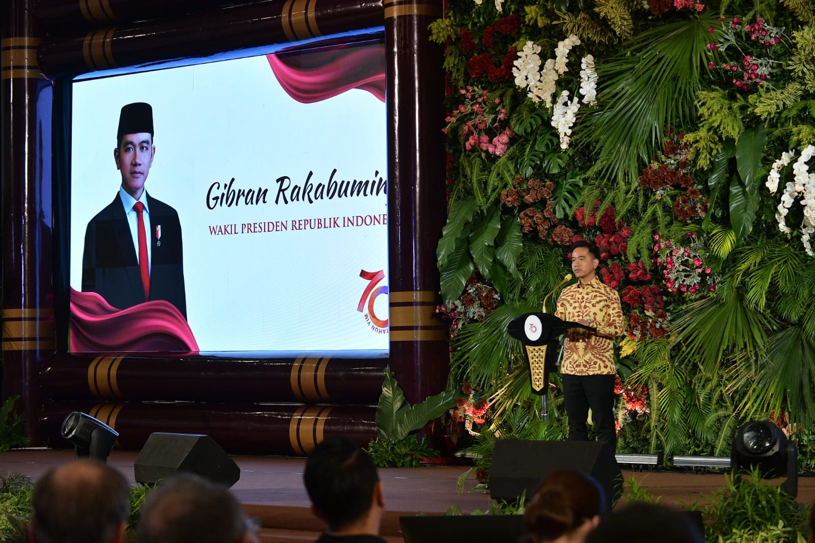Wapres Gibran Rakabuming Raka menhadiri peluncuran buku Yusril Ihza Mahendra. (BeritaNasional/Elvis/HO Setwapres)