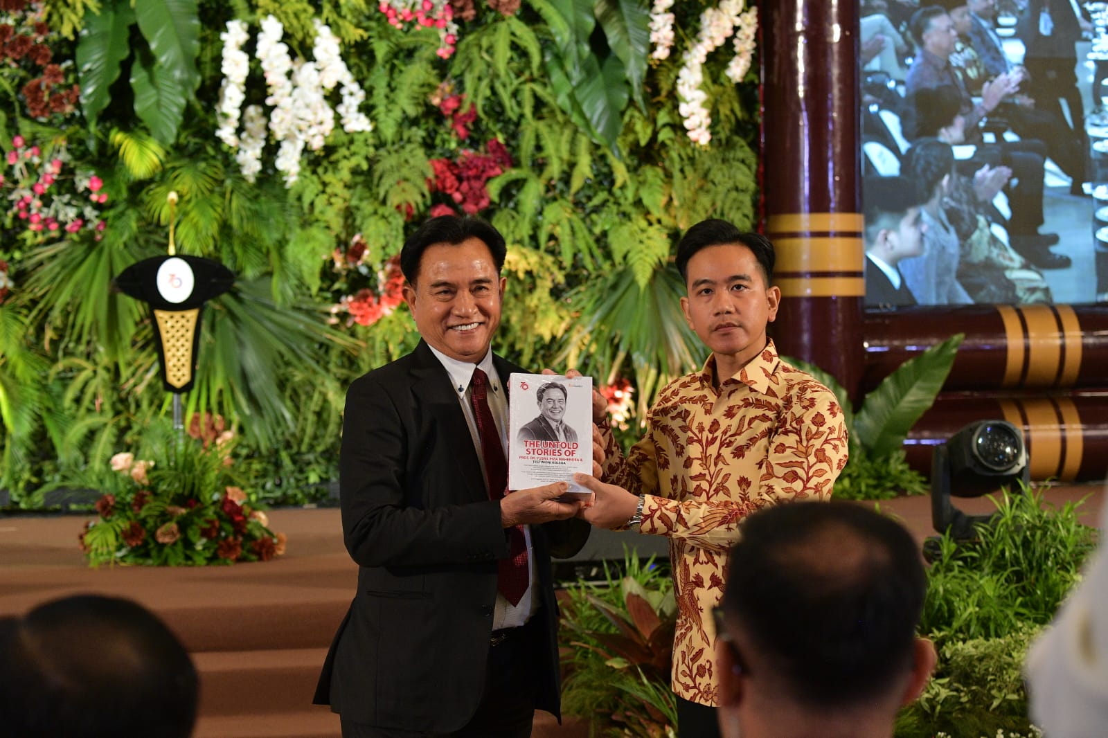 Wapres Gibran Rakabuming Raka menhadiri peluncuran buku Yusril Ihza Mahendra. (BeritaNasional/Elvis/HO Setwapres)