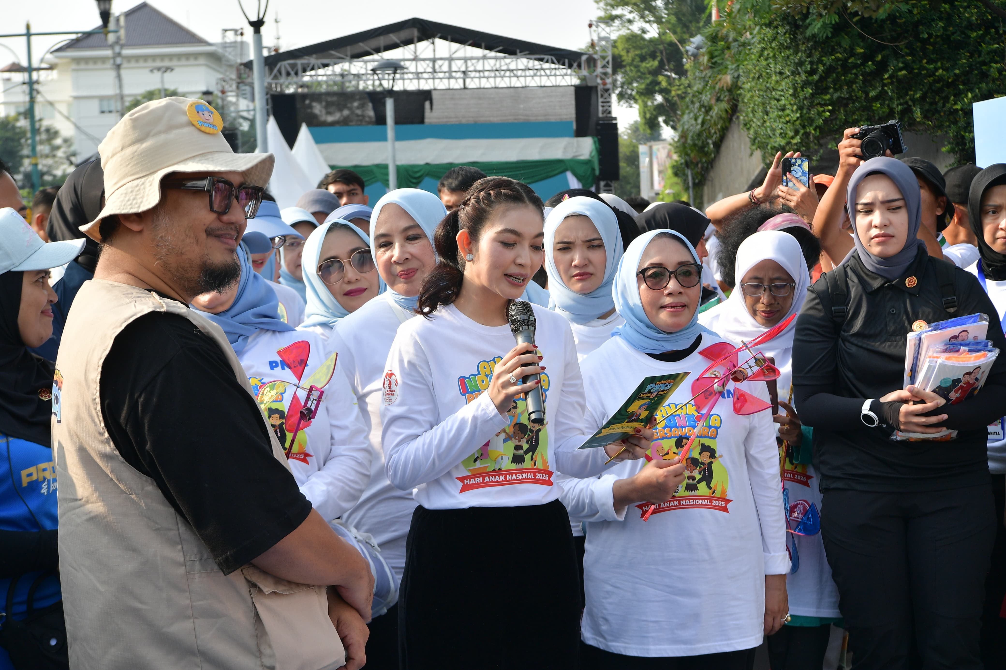 Keceriaan 1.099 anak berkumpul di kawasan bunderan HI dalam rangkaian acara “Main Yuk” untuk memperingati Hari Anak Nasional (HAN) 2025. (BeritaNasional/Elvis Sendouw/HO Setwapres)