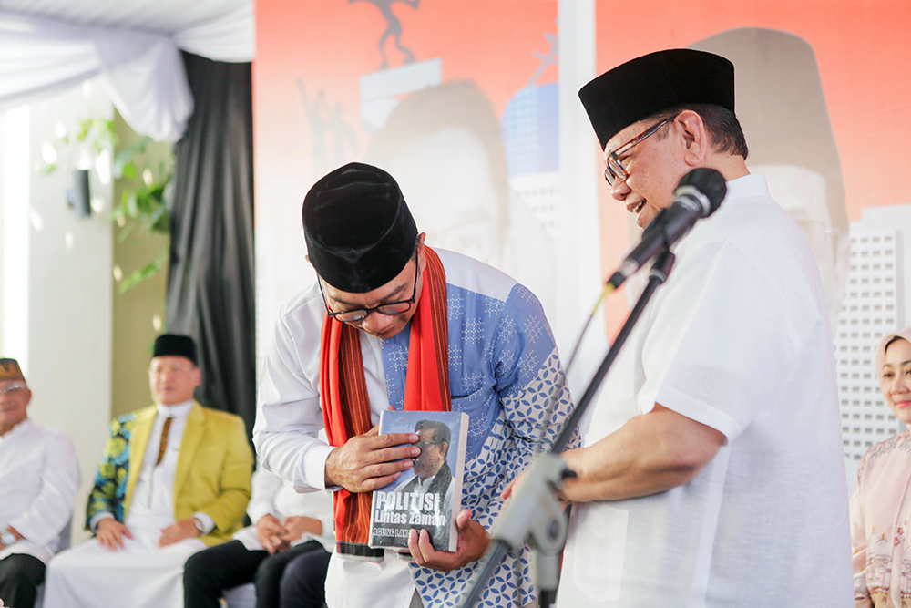 Cagub dan Cawagub Ridwan Kamil-Suswono hadiri  Tasyakuran dan Silaturahmi keluarga besar Agung Laksono. (BeritaNasional/Tim Rido/Elvis Sendouw)