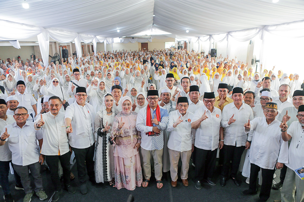 Cagub dan Cawagub Ridwan Kamil-Suswono hadiri  Tasyakuran dan Silaturahmi keluarga besar Agung Laksono. (BeritaNasional/Tim Rido/Elvis Sendouw)