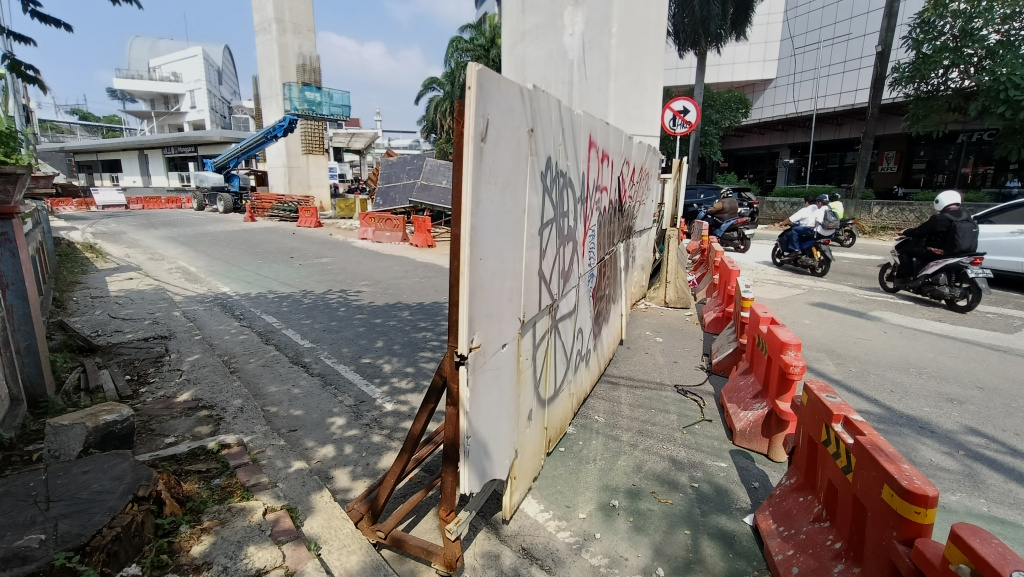 Kendaraan melintas di Jalan Sultan Agung, Manggarai,Jakarta, Senin (11/5/2026). (Beritanasional.com/Oke Atmaja)