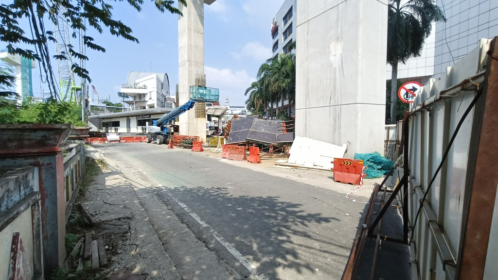 Kendaraan melintas di Jalan Sultan Agung, Manggarai,Jakarta, Senin (11/5/2026). (Beritanasional.com/Oke Atmaja)