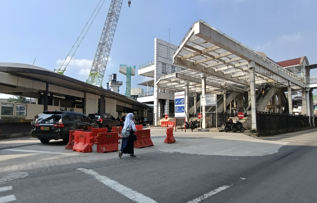 Kendaraan melintas di Jalan Sultan Agung, Manggarai,Jakarta, Senin (11/5/2026). (Beritanasional.com/Oke Atmaja)