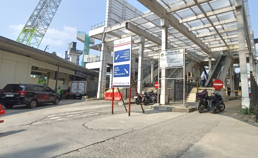 Kendaraan melintas di Jalan Sultan Agung, Manggarai,Jakarta, Senin (11/5/2026). (Beritanasional.com/Oke Atmaja)