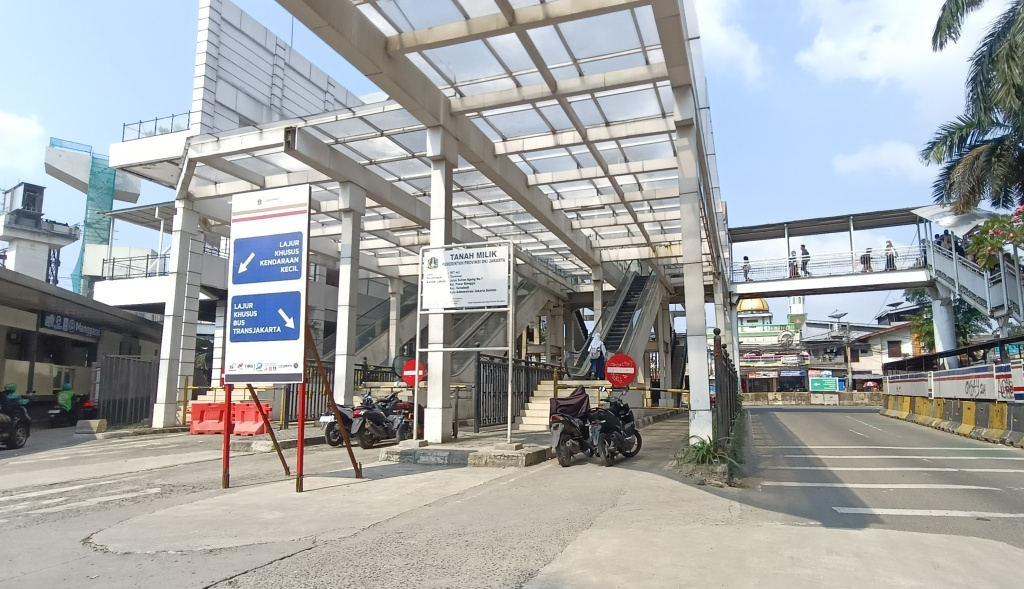 Kendaraan melintas di Jalan Sultan Agung, Manggarai,Jakarta, Senin (11/5/2026). (Beritanasional.com/Oke Atmaja)