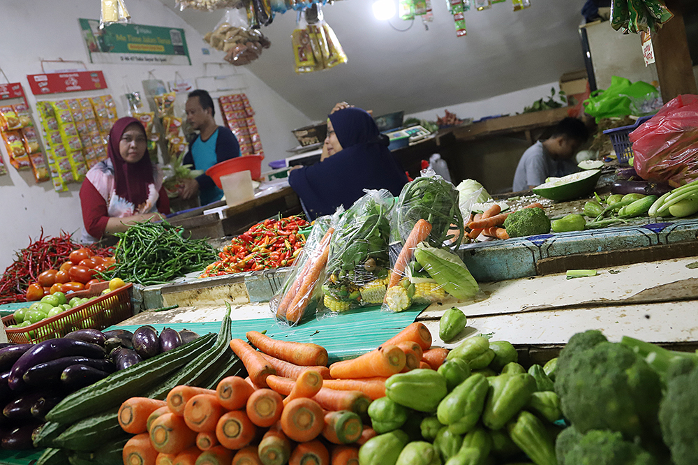 Harga Bahan Pangan Nasional Hari Ini Turun Aktivitas pasar bahan pangan di pasar agug Depok. (BeritaNasional/Elvis Sendouw)