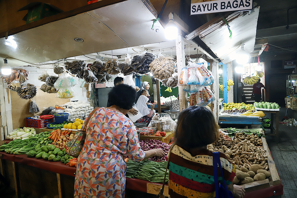 Harga Bahan Pangan Nasional Hari Ini Turun Aktivitas pasar bahan pangan di pasar agug Depok. (BeritaNasional/Elvis Sendouw)
