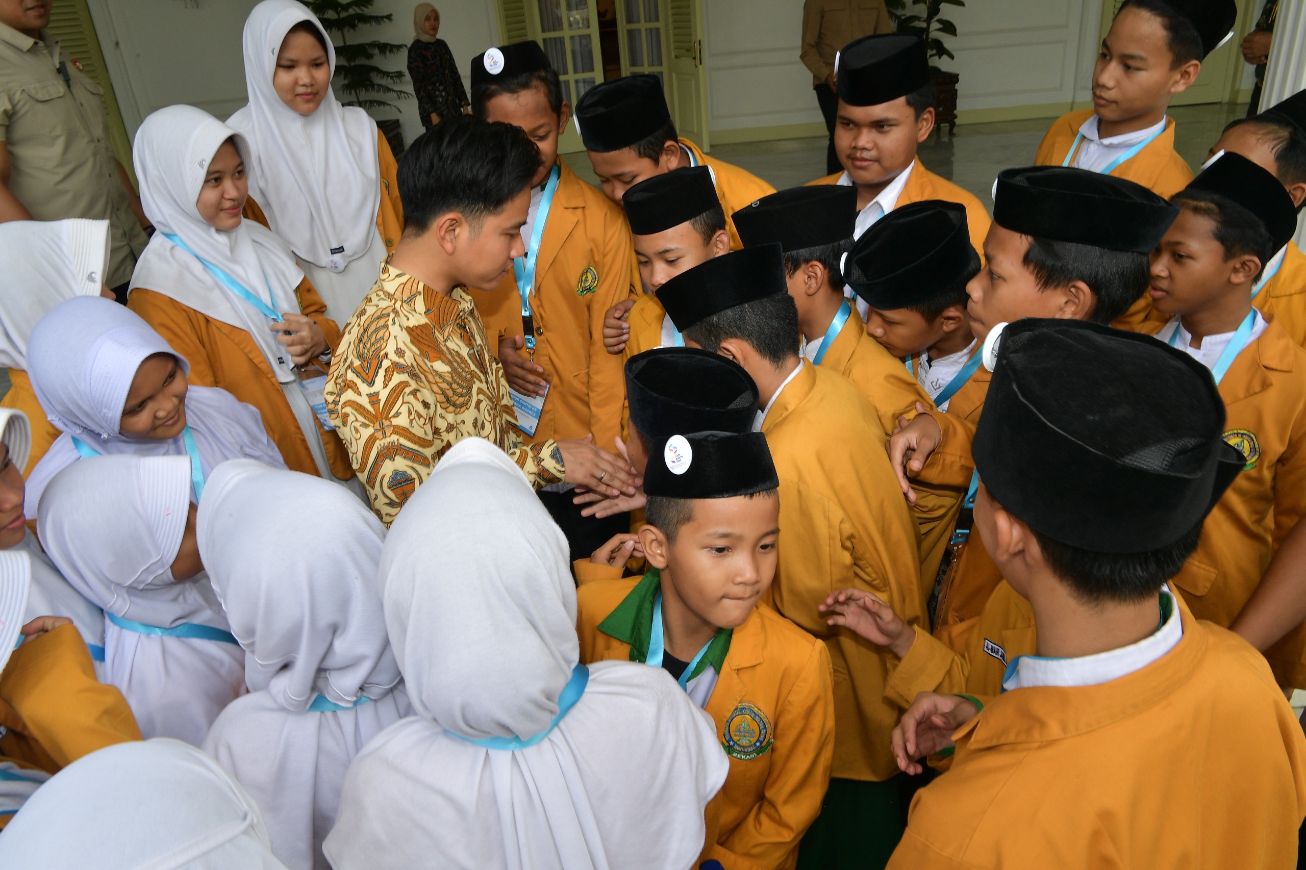 Hari Santri, Wapres Undang Ratusan Santri Berkunjung ke Istana Wapres Ratusan santri dari delapan pondok pesantren di Jakarta mengikuti acara bertajuk “Kunjungan Santri ke Istana Wakil Presiden. (BeritaNasional/Elvis/HO Setwapres)