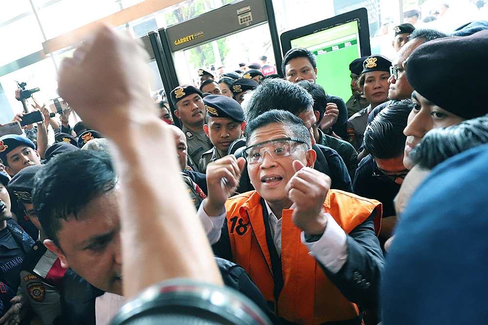 Hasto Kristiyanto Tiba di Tipikor untuk Jalani Sidang Vonis Terdakwa kasus dugaan suap pergantian antarwaktu (PAW) untuk anggota DPR Harun Masiku dan perintangan penyidikan Hasto Kristiyanto tiba di Tipikor. (BeritaNasional/Elvis Sendouw)