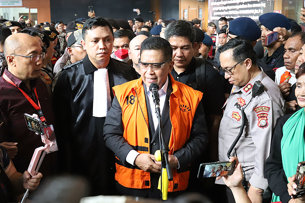 Hasto Kristiyanto Tiba di Tipikor untuk Jalani Sidang Vonis Terdakwa kasus dugaan suap pergantian antarwaktu (PAW) untuk anggota DPR Harun Masiku dan perintangan penyidikan Hasto Kristiyanto tiba di Tipikor. (BeritaNasional/Elvis Sendouw)