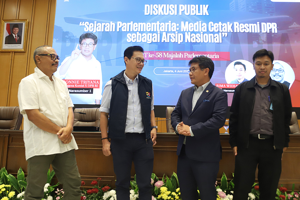 Diskusi publik dengan tema "Sejarah Parlementaria: Media Cetak DPR sebagai Arsip Nasional" pada acara HUT ke-58 Majalah Parlementaria di DPR RI. (BeritaNasional/Elvis Sendouw)
